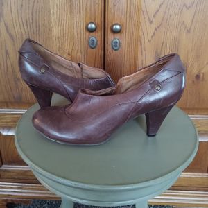 Clark's Indigo Brown Leather Heel Shoes